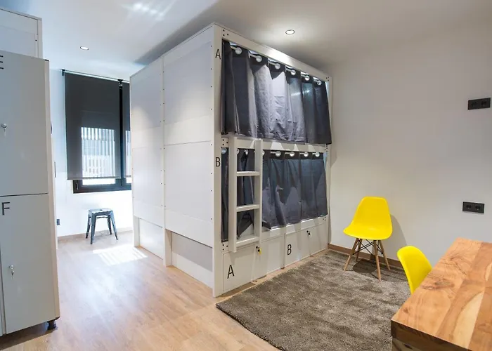 Airhostel Barcelona Airport 24h