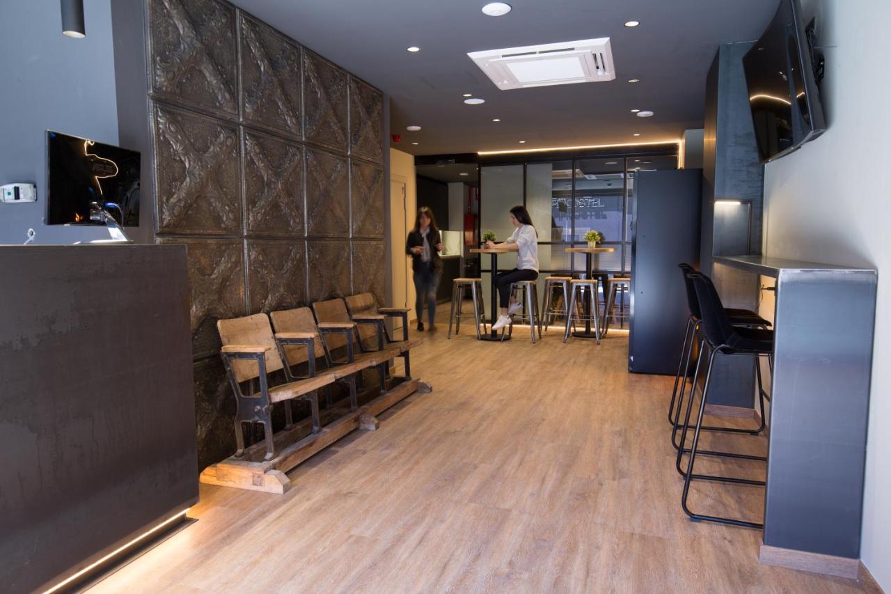 Airhostel Barcelona Airport 24h *